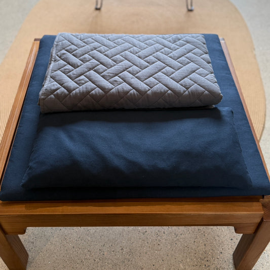 Endless knot patterned throw blanket