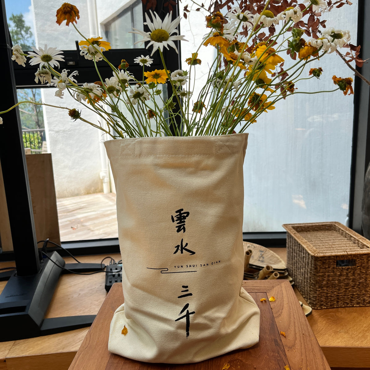 "Yunshui" Minimalist Calligraphy Canvas Tote Bag